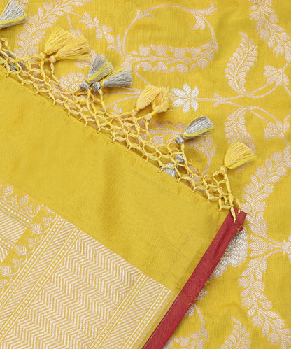 Yellow_Handloom_Pure_Katan_Silk_Cutwork_Banarasi_Dupatta_With_Pink_Selvedge_WeaverStory_04