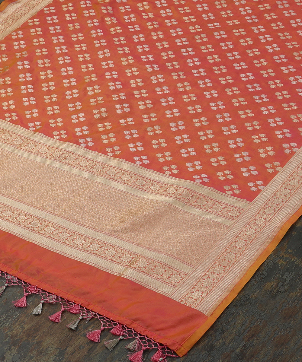 Handloom_Peach_Dual_Tone_Pure_Katan_Silk_Banarasi_Dupatta_With_Silver_Booti_WeaverStory_03