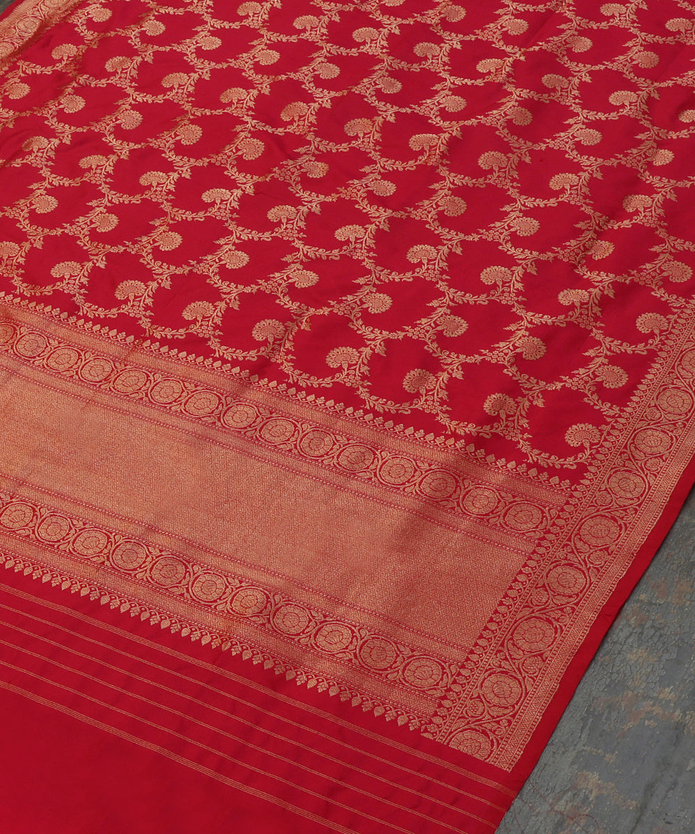 Handloom_Red_And_Pink_Pure_Katan_Silk_Banarasi_Dupatta_With_Floral_Jaal_WeaverStory_03