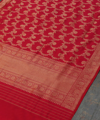 Handloom_Red_And_Pink_Pure_Katan_Silk_Banarasi_Dupatta_With_Floral_Jaal_WeaverStory_03