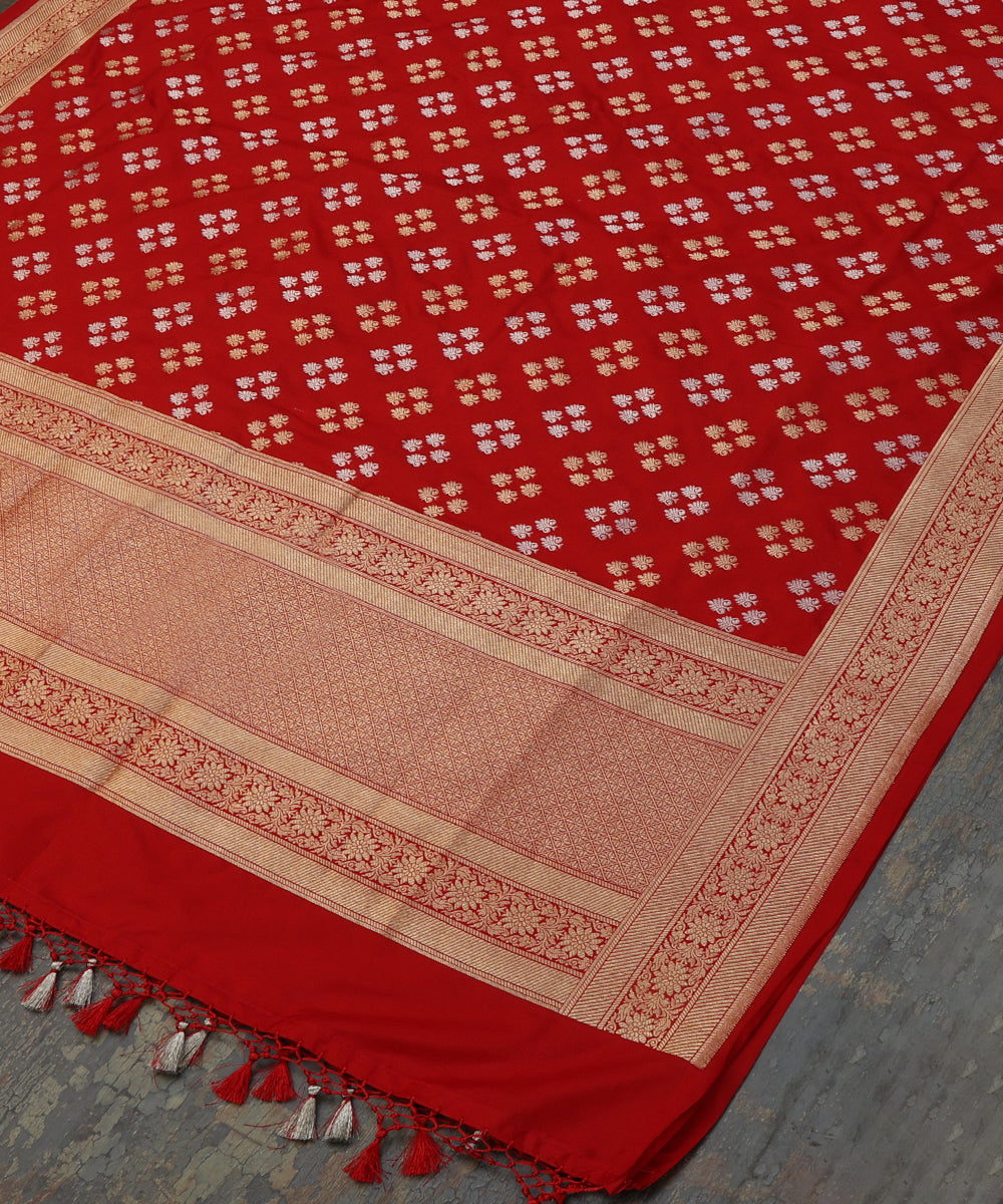 Handloom_Red_Pure_Katan_Silk_Cutwork_Banarasi_Dupatta_With_Gold_Silver_Boota_WeaverStory_03