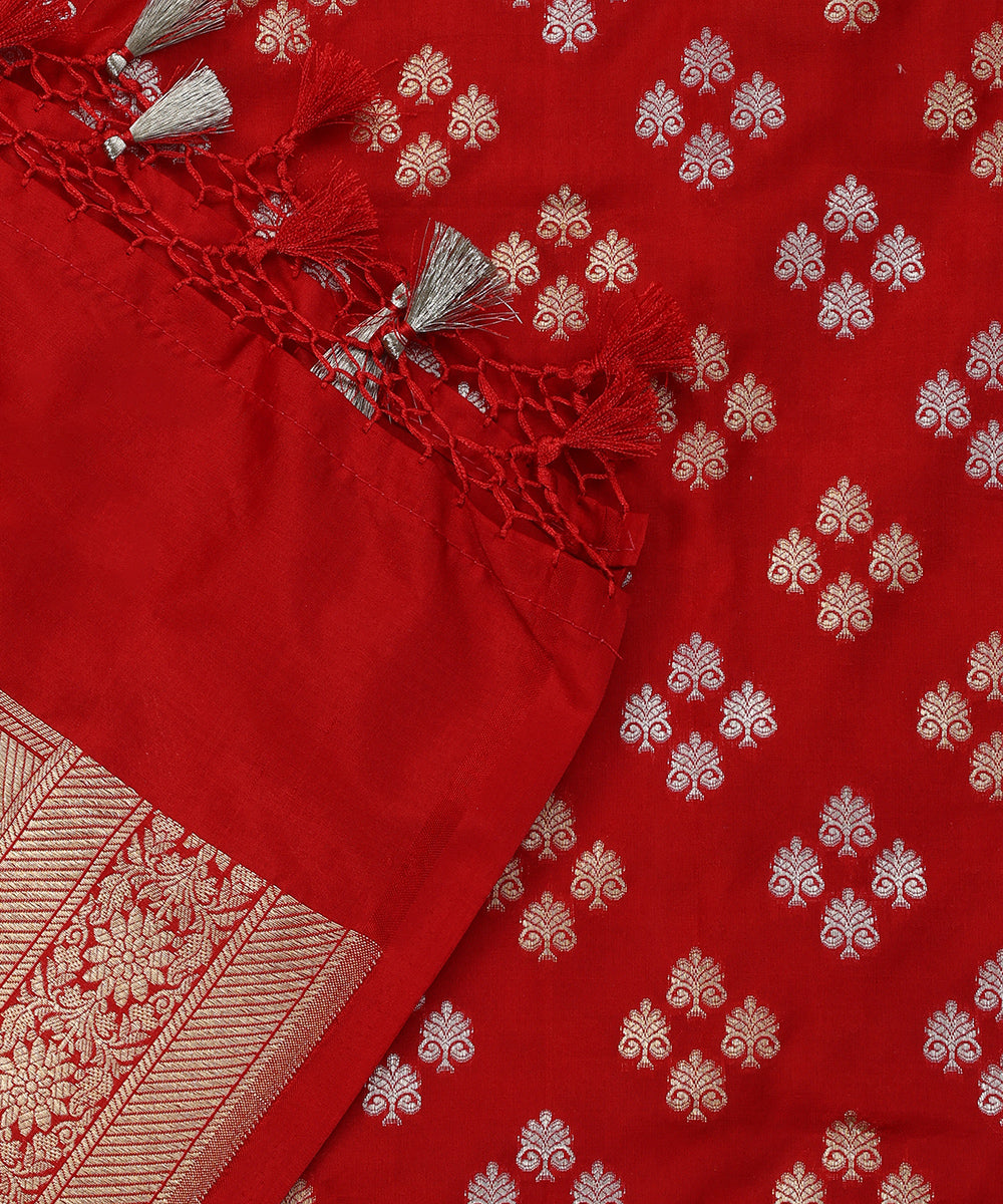 Handloom_Red_Pure_Katan_Silk_Cutwork_Banarasi_Dupatta_With_Gold_Silver_Boota_WeaverStory_04