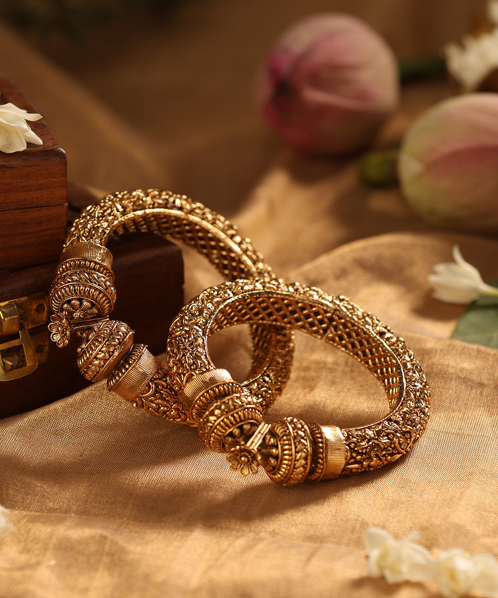 Wayte_Handcrafted_Bangles_With_Floral_Motifs_WeaverStory_01