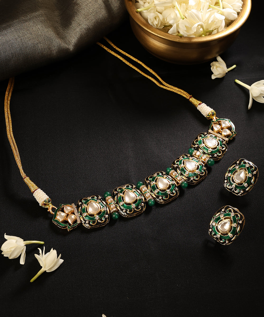 Shyamala_Black_&amp;_Green_Meenakari_Kundan_Choker_Set_WeaverStory_01