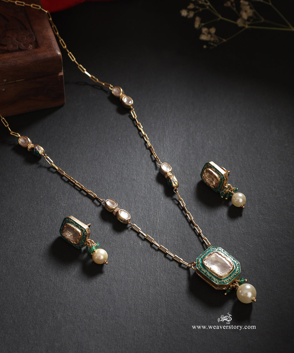 Delnaaz_Handcrafted_Silver_Pendant_Set_With_Meenakari_Jadau_Work_WeaverStory_01