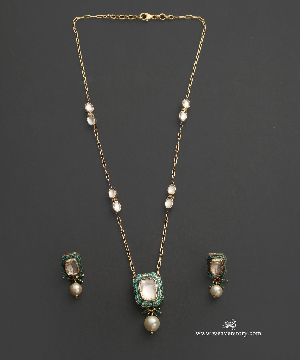 Delnaaz_Handcrafted_Silver_Pendant_Set_With_Meenakari_Jadau_Work_WeaverStory_02