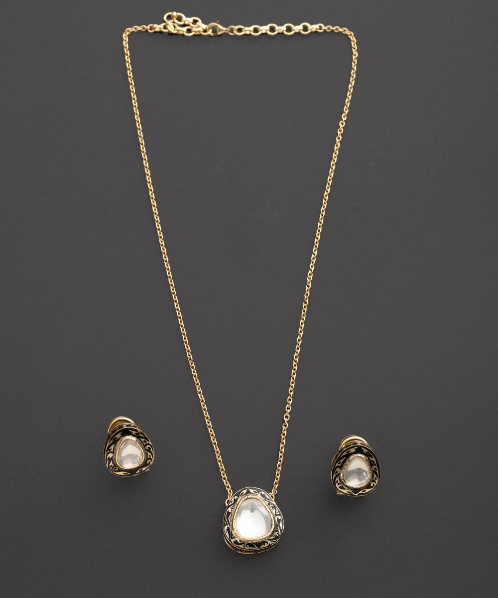 Siyahi_Black_Meenakari_Kundan_Pendant_Set_WeaverStory_02