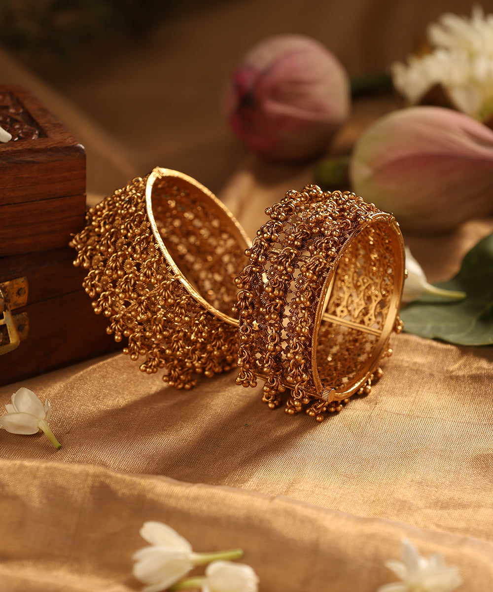 Chynna_Handcrafted_Bangles_With_Jhumkas_WeaverStory_01