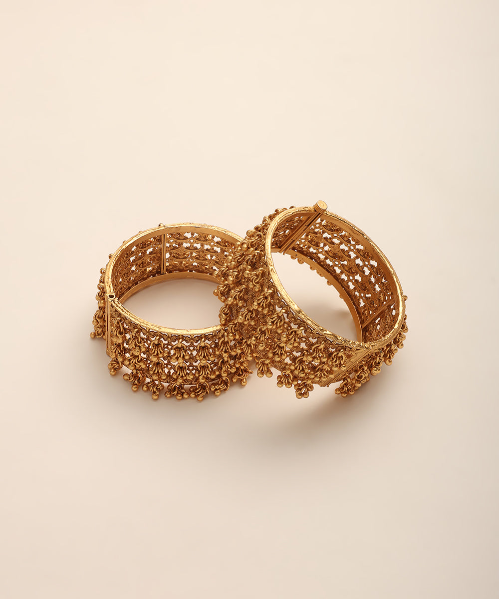 Chynna_Handcrafted_Bangles_With_Jhumkas_WeaverStory_02