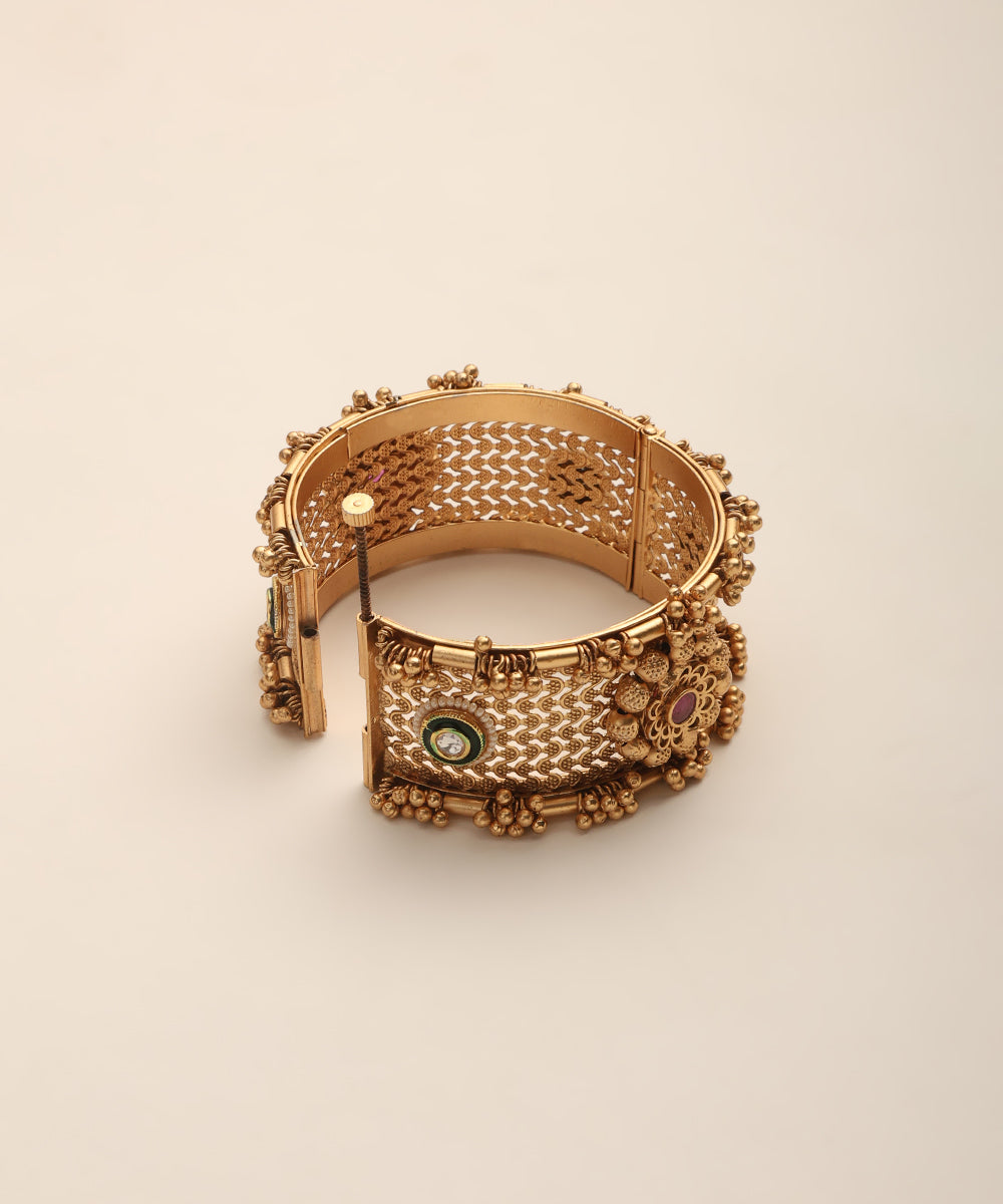 Sebina_Handcrafted_Bangles_With_Flower_Motifs_WeaverStory_03