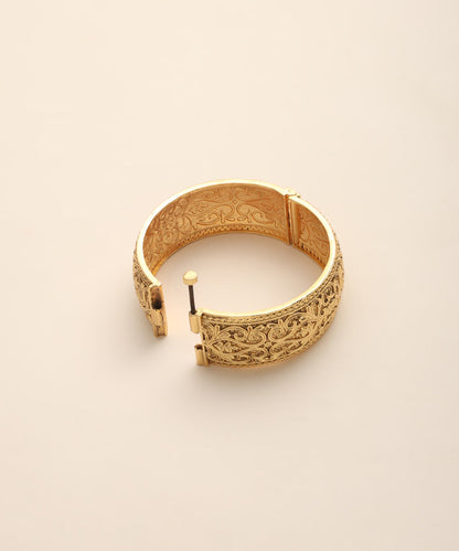 Agustus_Handcrafted_Bangles_With_Floral_Motifs_WeaverStory_03