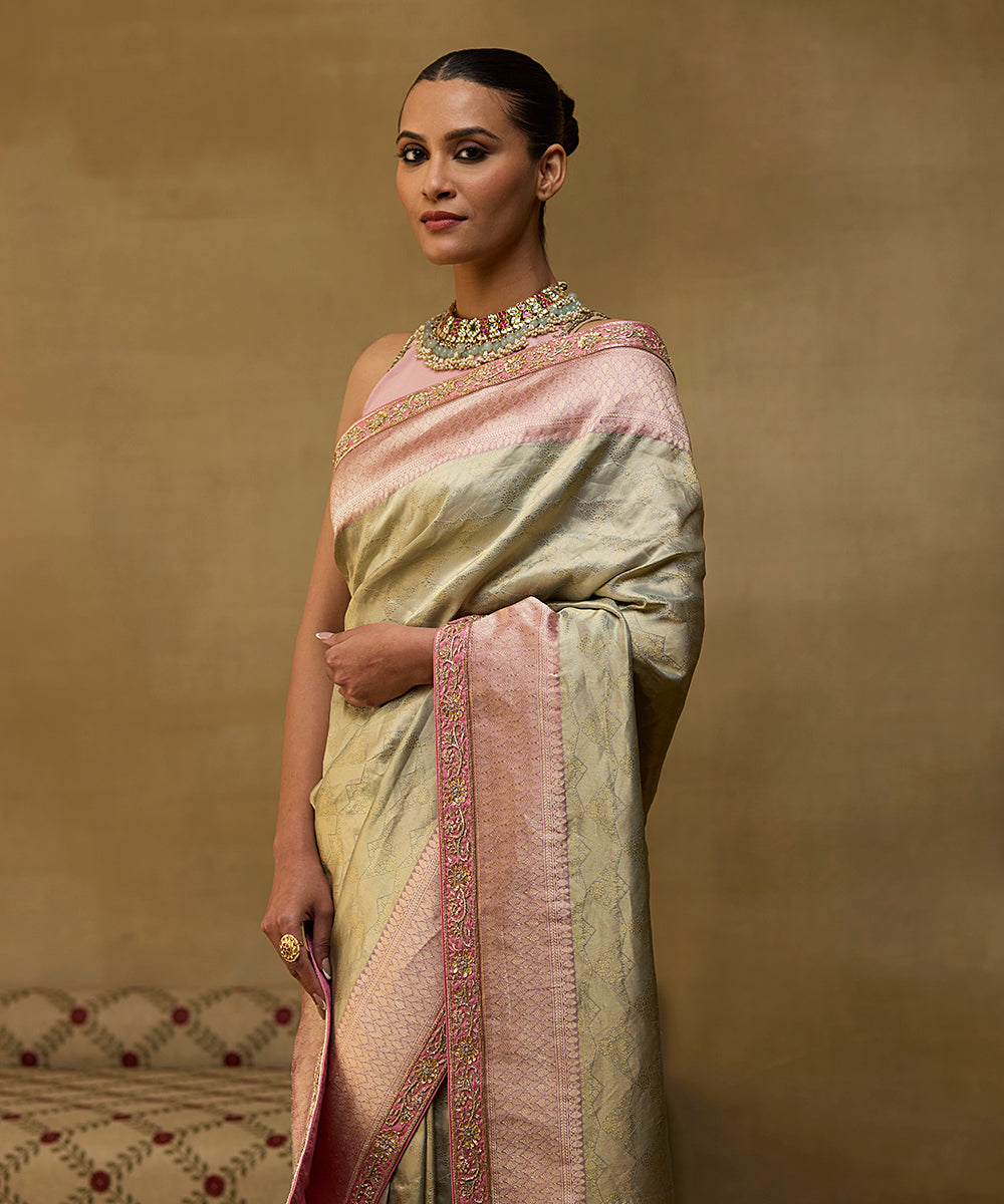 Handloom_Pastel_Green_Pure_Katan_Silk_Banarasi_Saree_With_Embroidery_On_Borders_WeaverStory01