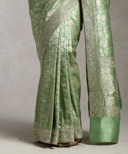 Handloom_Pastel_Green_Shikargah_Pure_Katan_Silk_Banarasi_Saree_With_Embroidery_On_Borders_WeaverStory_04