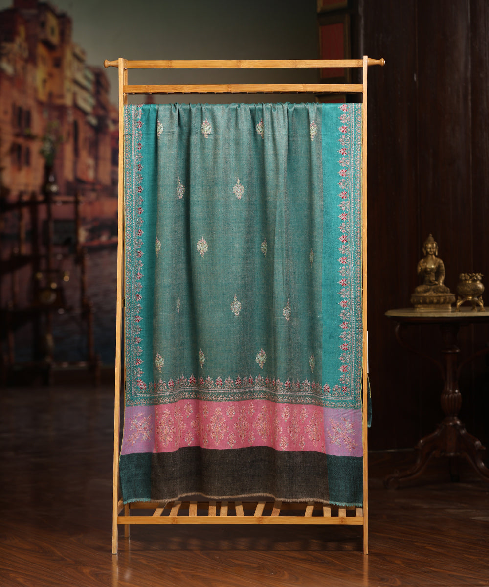 Green_Handwoven_Pure_Pashmina_Shawl_With_Resham_Sozni_Kari_Border_And_Pink_Palla_WeaverStory_01