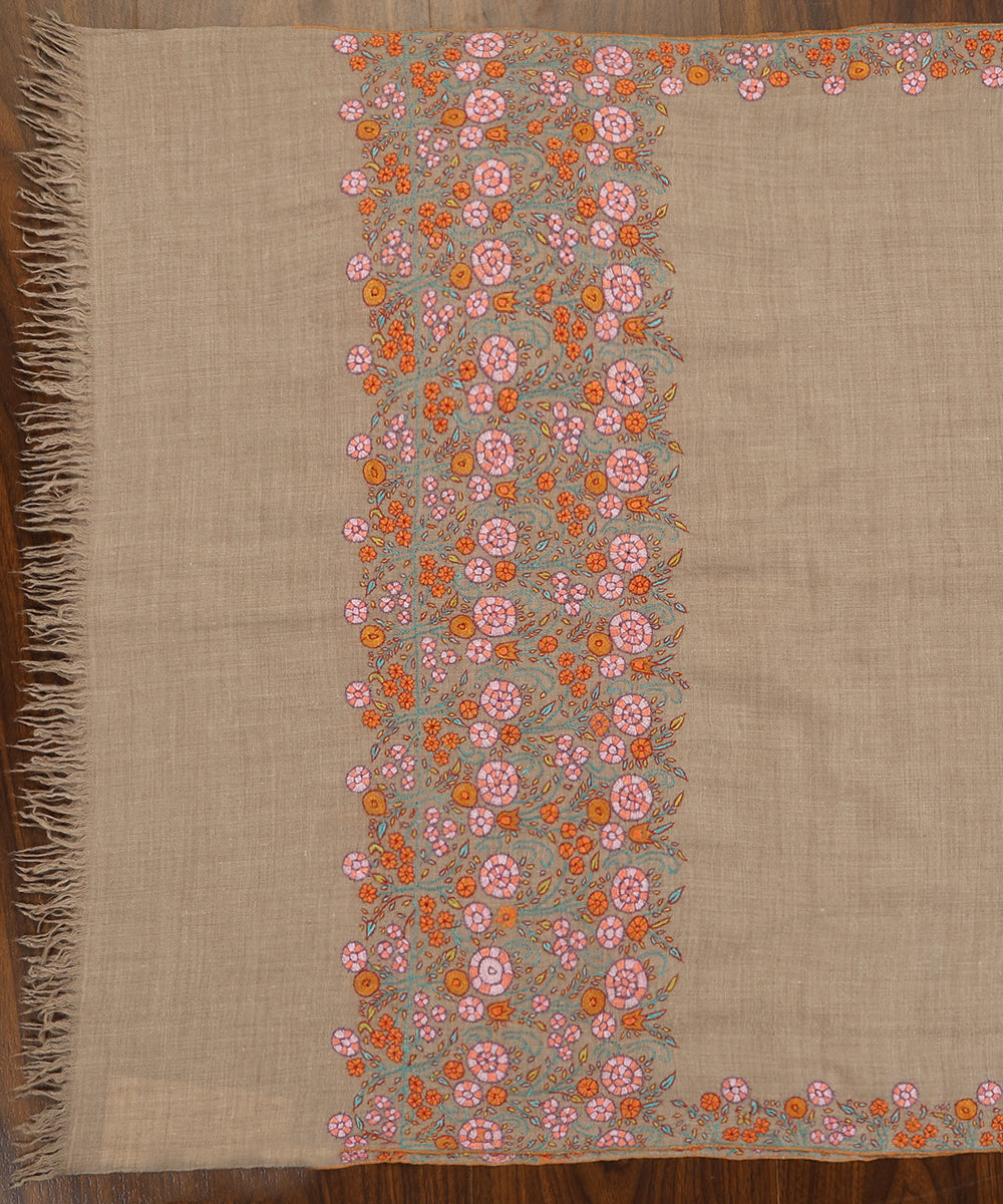 Beige_Handwoven_Pure_Pashmina_Shawl_With_Paper_Mache_Embroidery_WeaverStory_02
