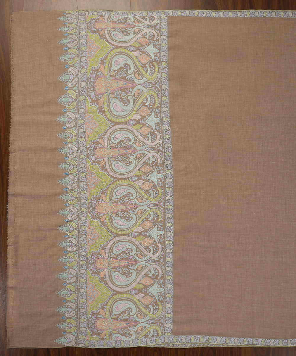 Natural_Beige_Handwoven_Pure_Pashmina_Shawl_With_Sozni_Kari_Embroidery_WeaverStory_02