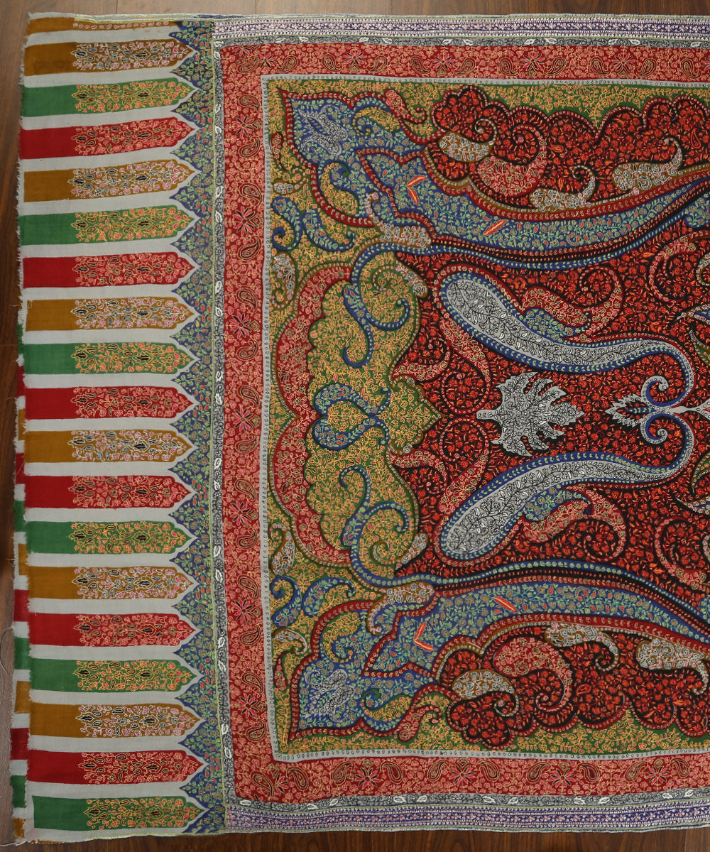 Natural_Beige_Handwoven_Kalamkari_Pure_Pashmina_Shawl_With_Sozni_Kari_Embroidery_WeaverStory_02
