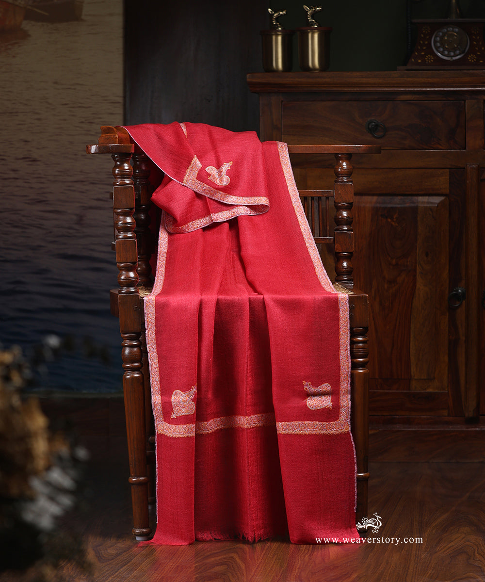 Handwoven_Red_Pure_Pashmina_Stole_With_Soznikari_Border_And_Konia_WeaverStory_01