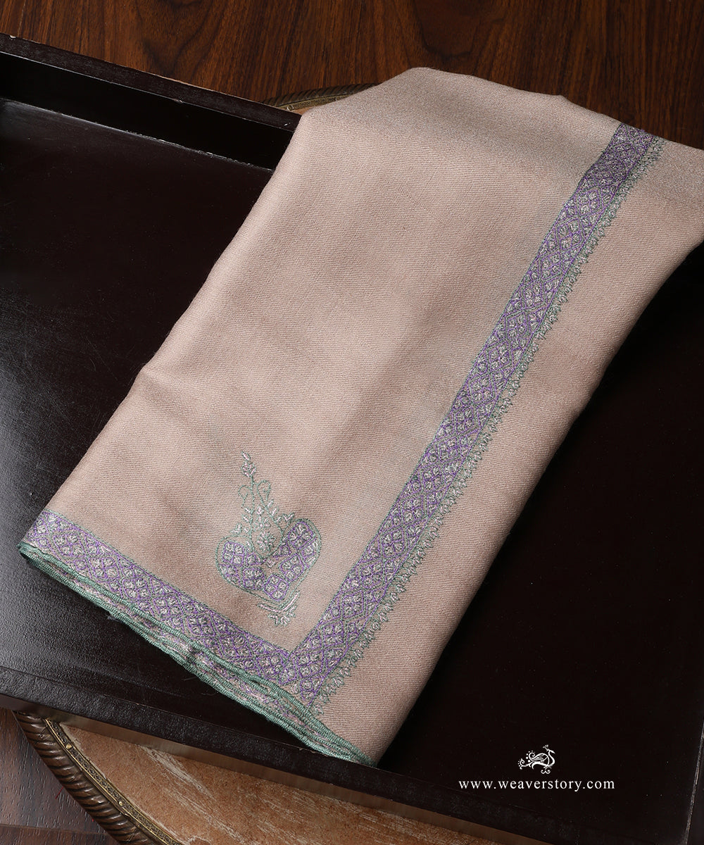 Beige_Handwoven_Pure_Pashmina_Stole_With_Blue_Soznikari_Border_WeaverStory_01