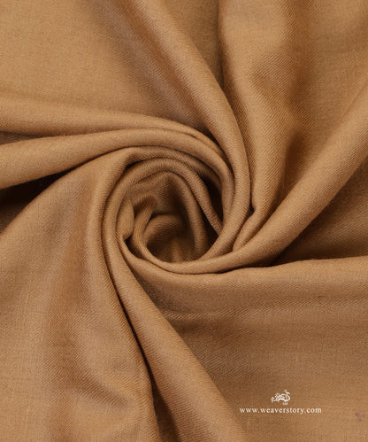 Brown_Handwoven_Pure_Pashmina_Stole_With_White_Soznikari_Border_WeaverStory_05