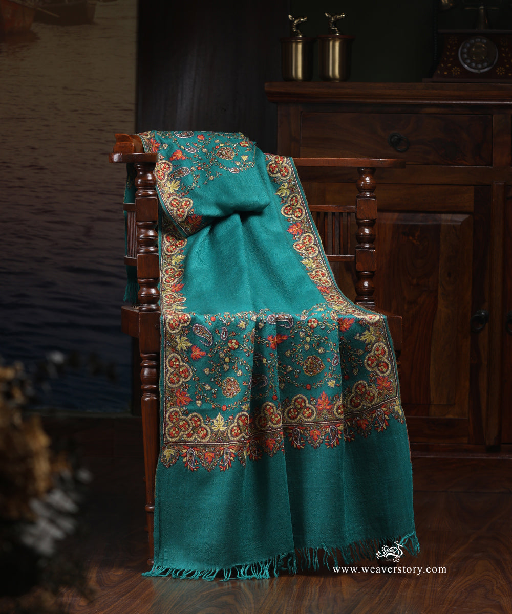 Green_Handwoven_Pure_Pashmina_Stole_With_Multicolor_Soznikari_Border_And_Palla_WeaverStory_01