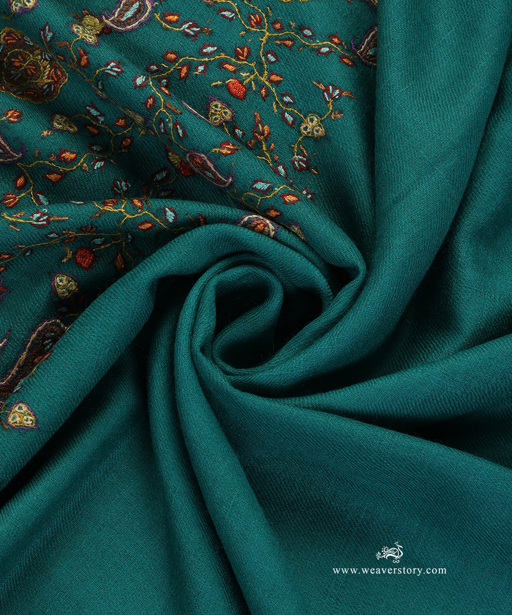 Green_Handwoven_Pure_Pashmina_Stole_With_Multicolor_Soznikari_Border_And_Palla_WeaverStory_05