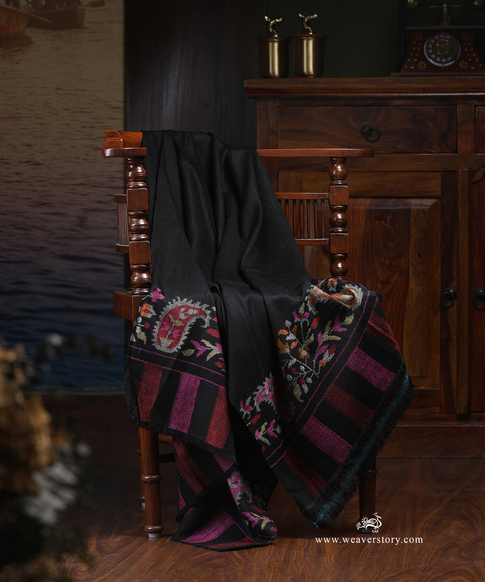 Handwoven_Black_Kani_Palla_Pure_Pashmina_Stole_WeaverStory_01