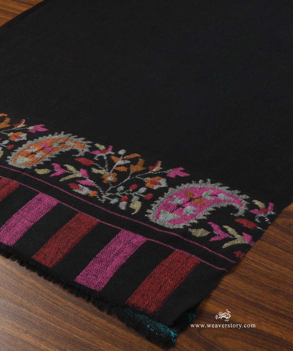 Handwoven_Black_Kani_Palla_Pure_Pashmina_Stole_WeaverStory_03