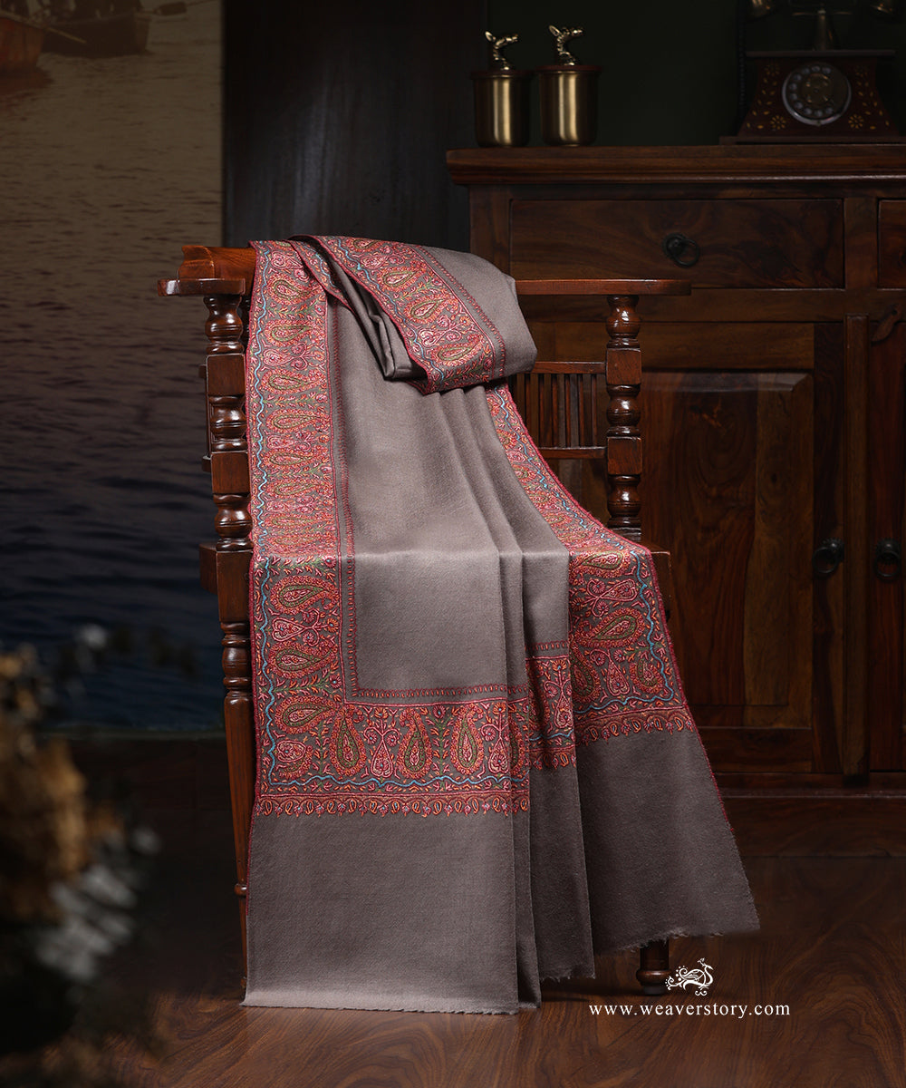 Handwoven_Natural_Grey_Pure_Pashmina_Shawl_With_Soznikari_Border_WeaverStory_01