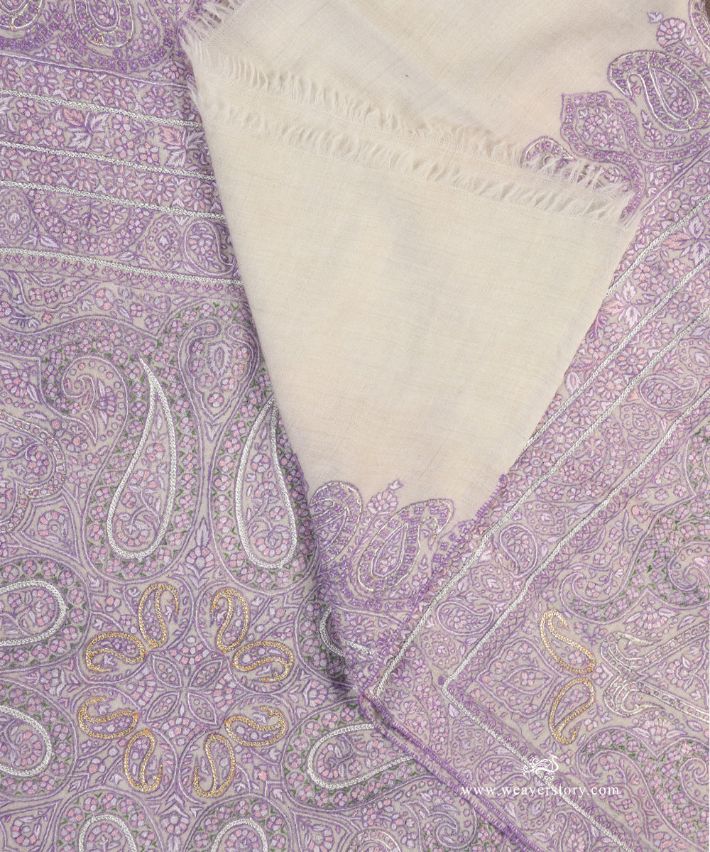 White_Handwoven_Tilla_Pure_Pashmina_Shawl_With_Soznikari_WeaverStory_04