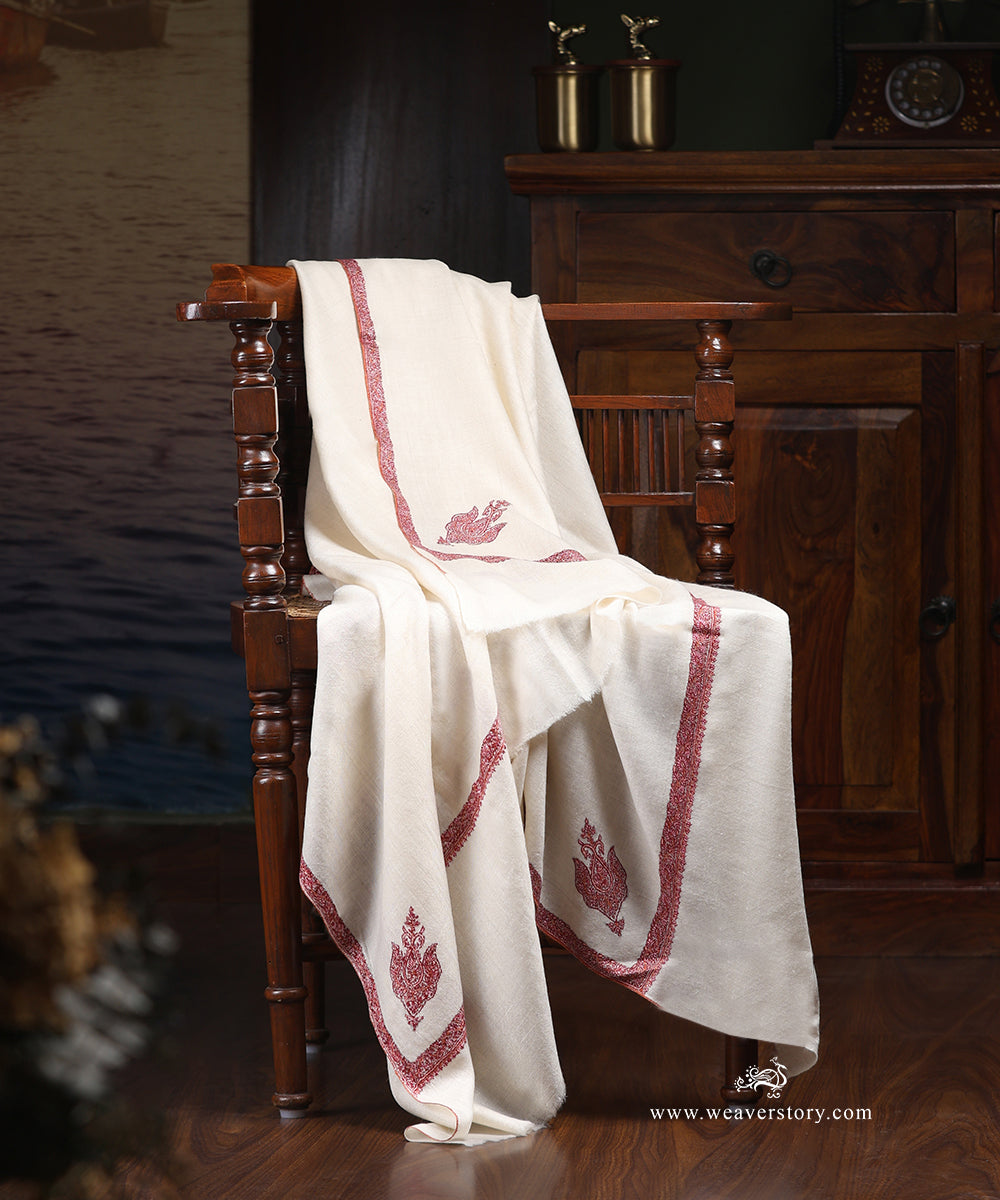 Off_White_Handwoven_Pure_Pashmina_Shawl_With_Soznikari_Border_And_Konia_WeaverStory_01