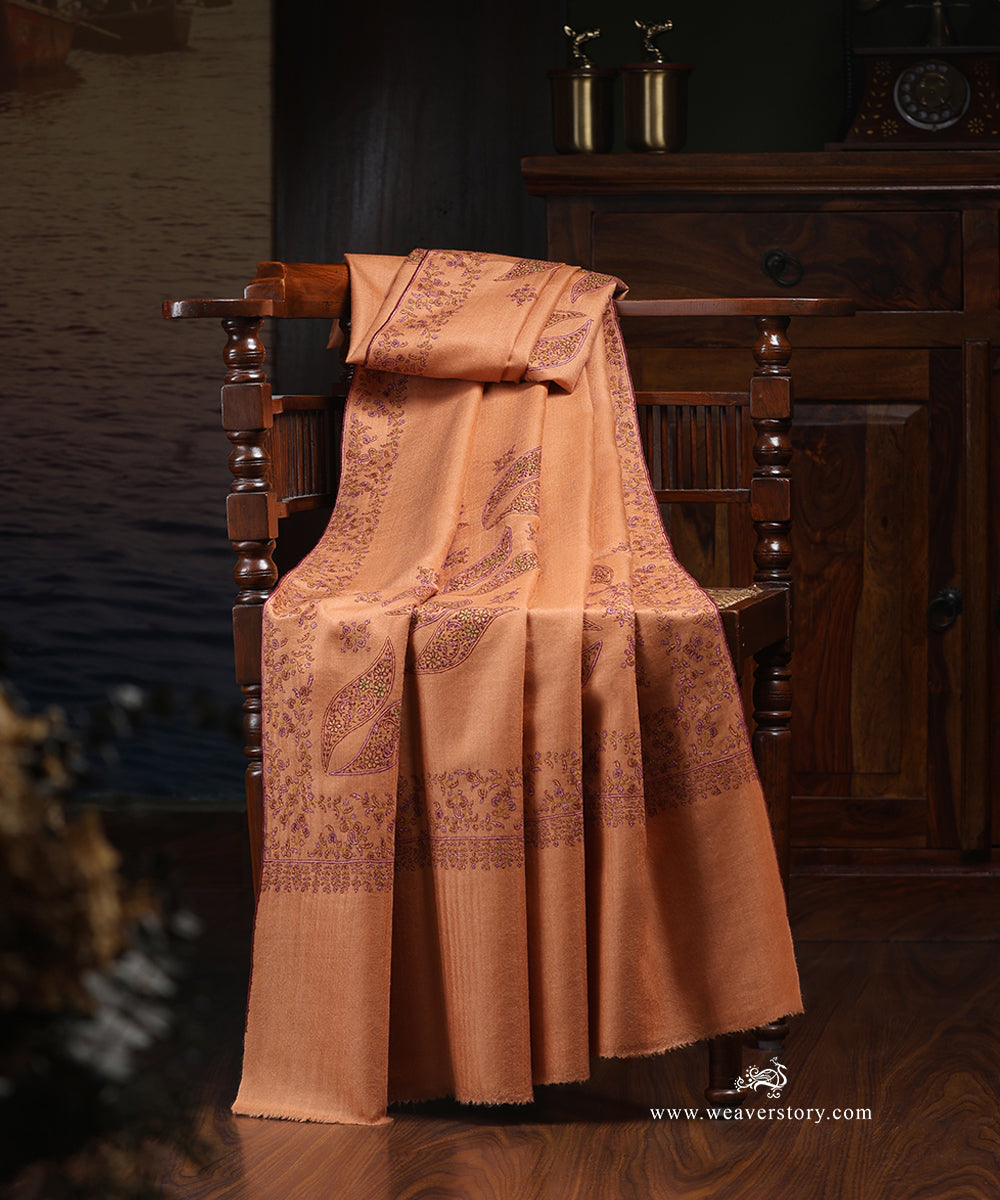 Handwoven_Peach_Pure_Pashmina_Shawl_With_Soznikari_Boota_WeaverStory_01