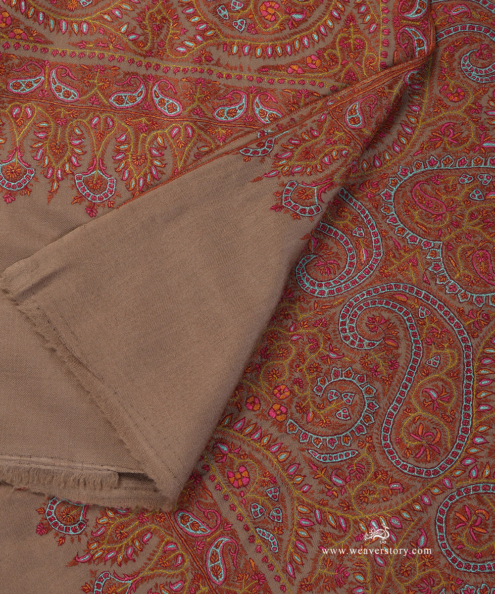 Handwoven_Natural_Brown_Jamawar_Pure_Pashmina_Shawl_With_Soznikari_WeaverStory_04