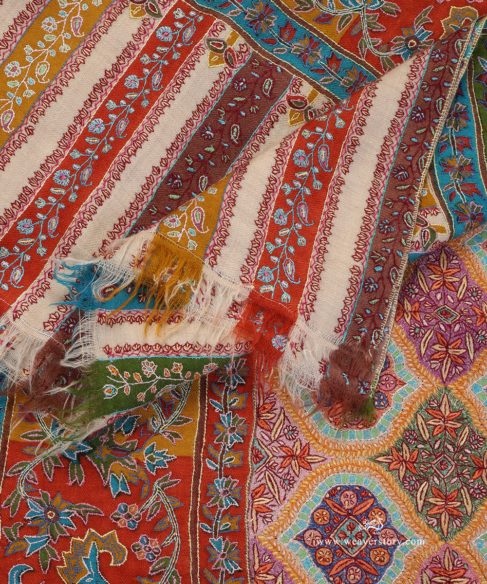 Beige_And_Red_Handwoven_Jamawar_Pure_Pashmina_Shawl_With_Soznikari_WeaverStory_04