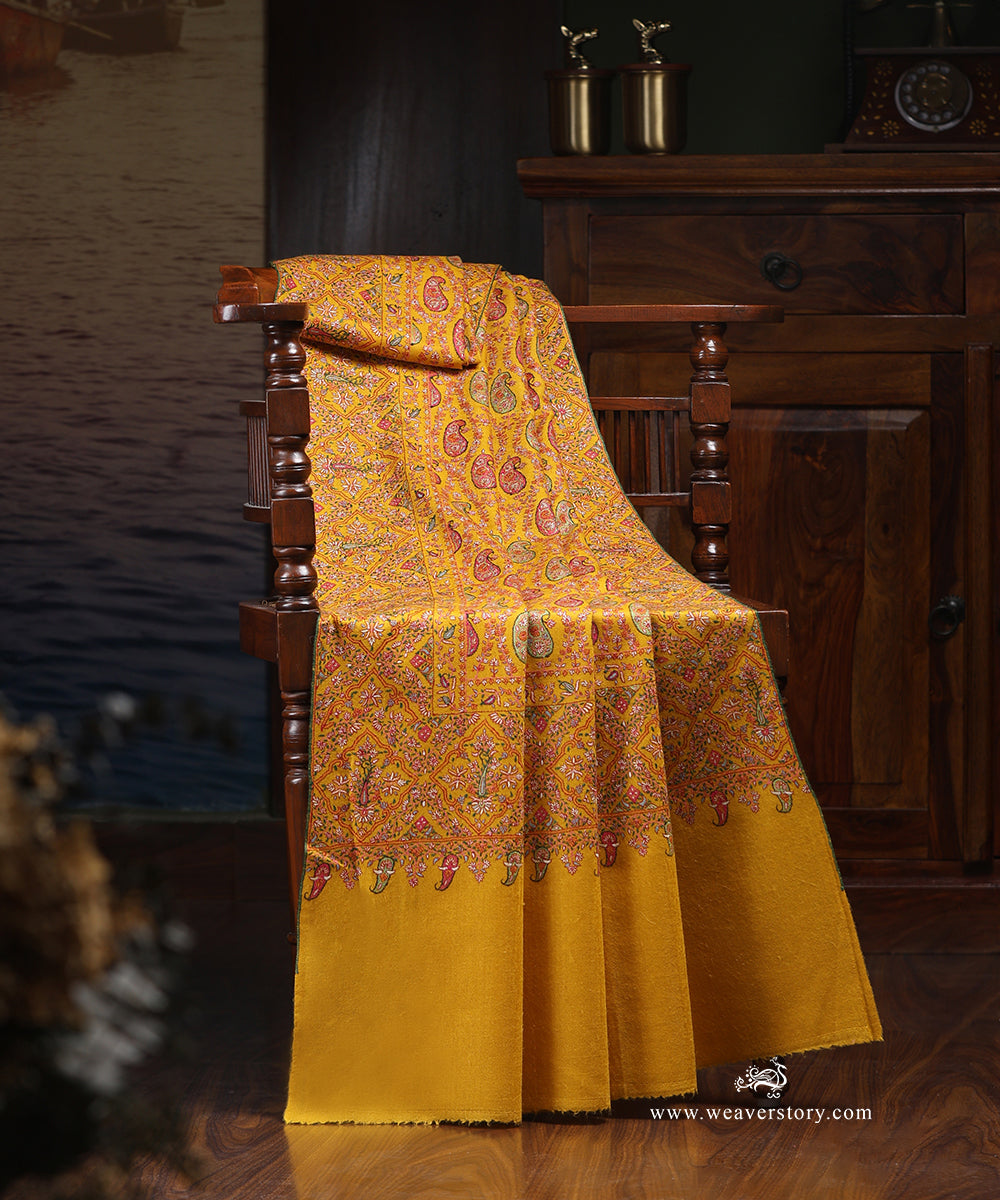 Handwoven_Mustard_Jamawar_Pure_Pashmina_Shawl_With_Soznikari_Jaal_WeaverStory_01