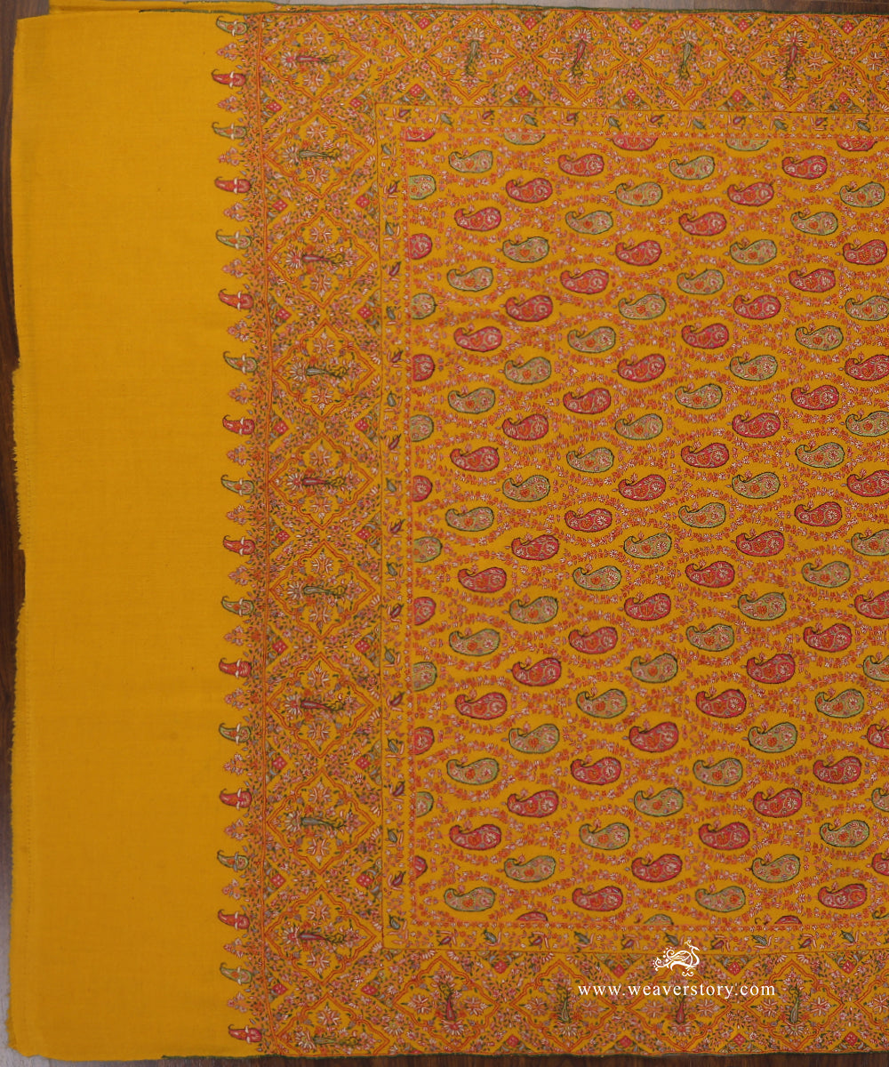 Handwoven_Mustard_Jamawar_Pure_Pashmina_Shawl_With_Soznikari_Jaal_WeaverStory_02