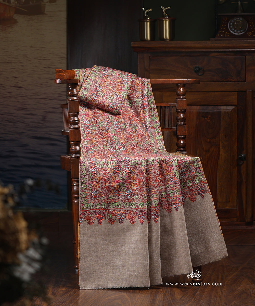 Handwoven_Natural_Beige_Jamawar_Pure_Pashmina_Shawl_With_Multicolor_Soznikari_WeaverStory_01