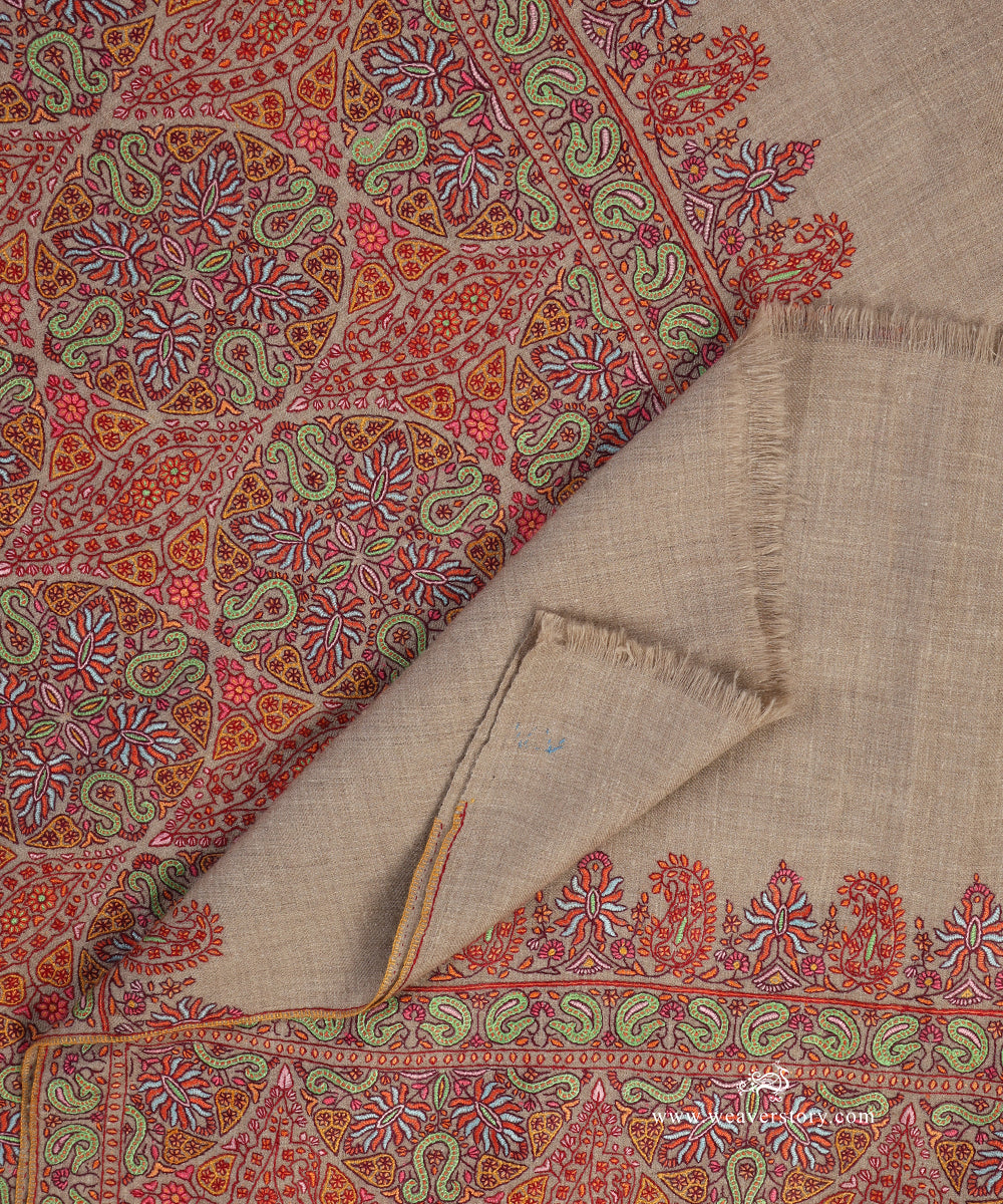 Handwoven_Natural_Beige_Jamawar_Pure_Pashmina_Shawl_With_Multicolor_Soznikari_WeaverStory_04