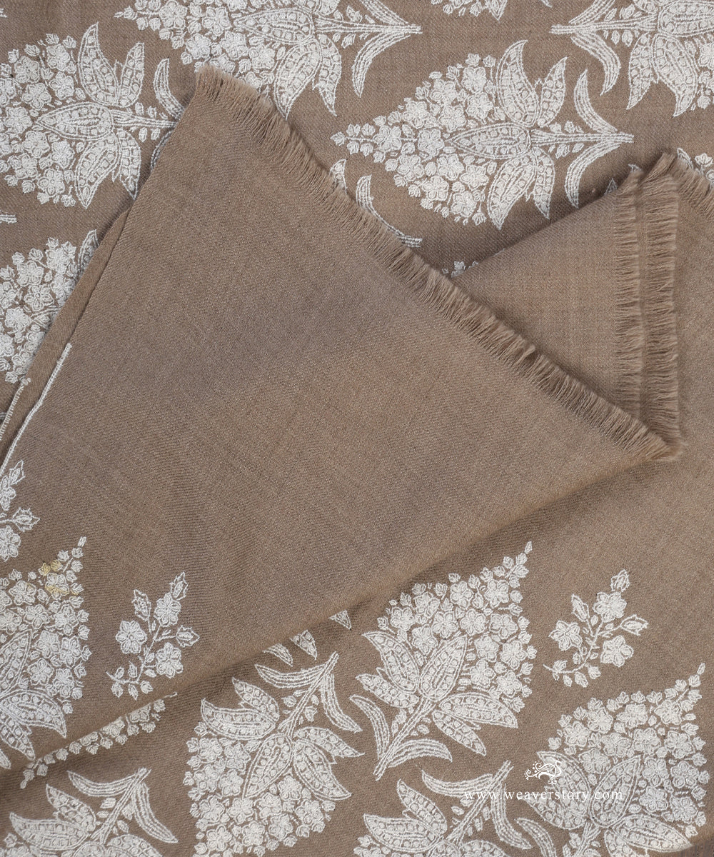 Beige_Handwoven_Tilla_Pure_Pashmina_Shawl_WeaverStory_04