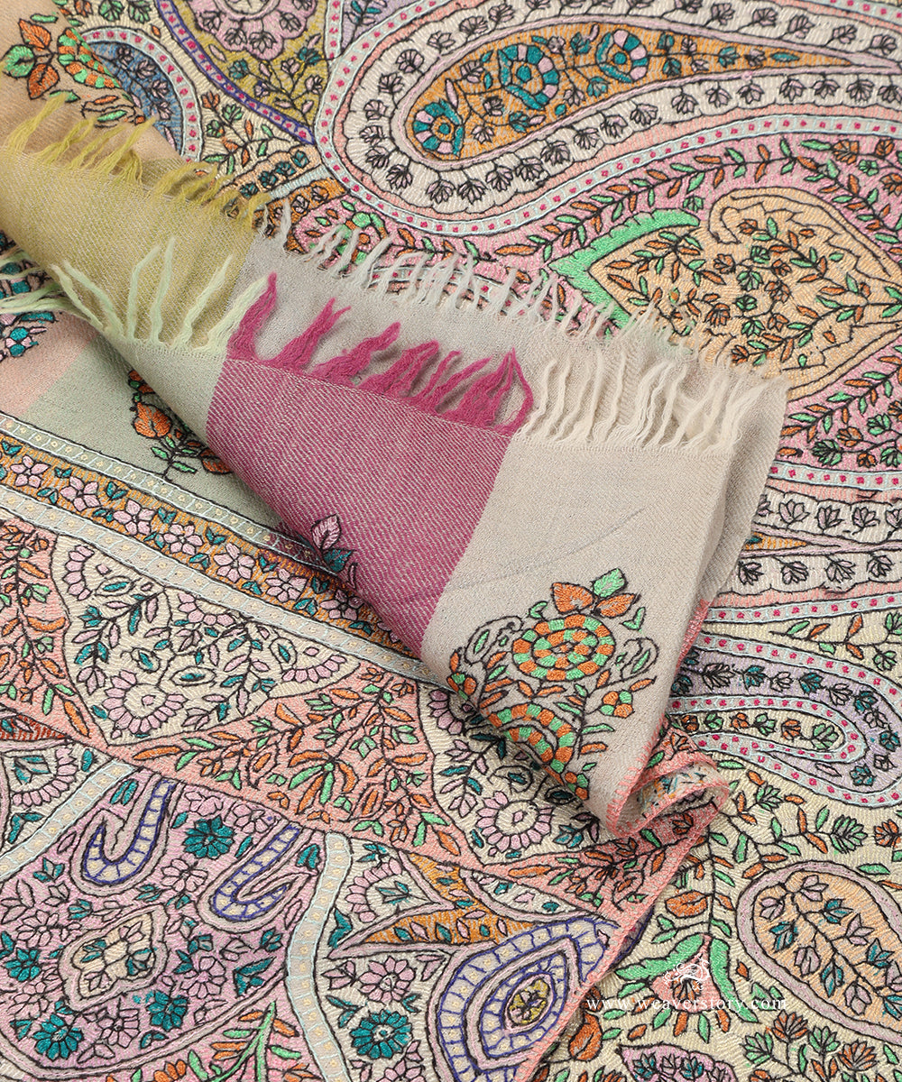 Beige_Handwoven_Jamawar_Pure_Pashmina_Shawl_With_Soznikari_WeaverStory_04