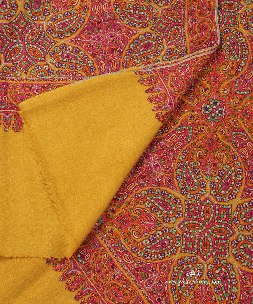 Handwoven_Mustard_Pure_Pashmina_Shawl_With_Soznikari_WeaverStory_04