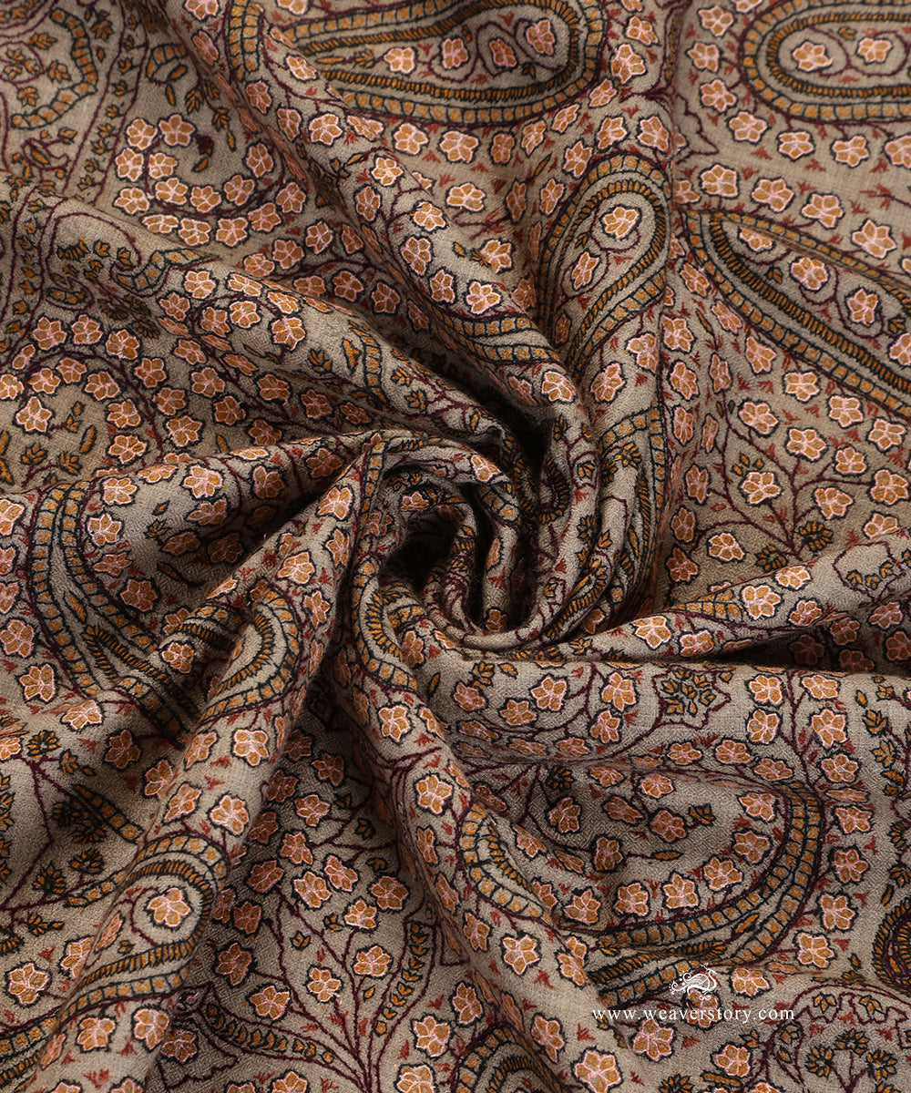 Handwoven_Beige_Pure_Pashmina_Shawl_With_Soznikari_Embroidery_All_Over_WeaverStory_05