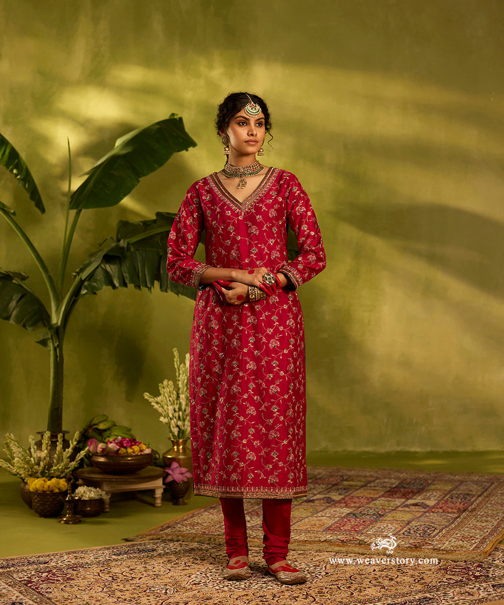 Sindoori_Red_Hand_Embroidered_Raw_Silk_Kurta_With_Churidaar_And_Organza_Dupatta_WeaverStory04