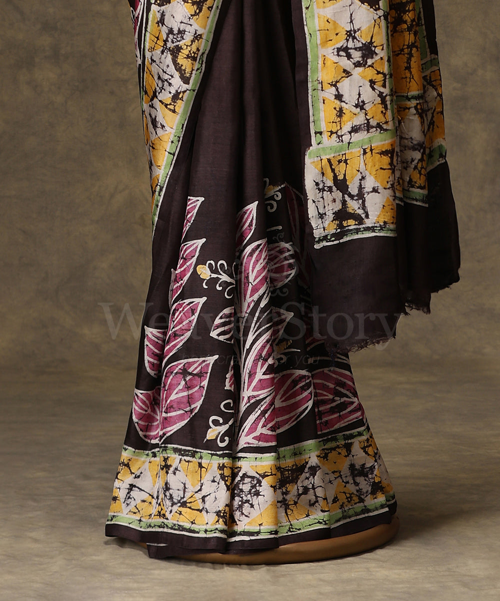 Black_Handloom_Hand_Batik_Mulberry_Silk_Saree_With_Leafs_Motifs_On_Border_WeaverStory_03