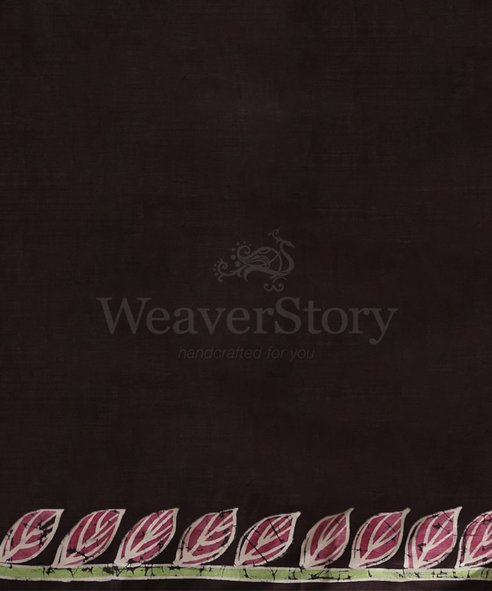 Black_Handloom_Hand_Batik_Mulberry_Silk_Saree_With_Leafs_Motifs_On_Border_WeaverStory_06