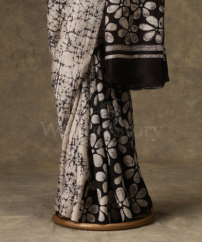 Black_And_White_Handloom_Hand_Batik_Mulberry_Silk_Saree_WeaverStory_02