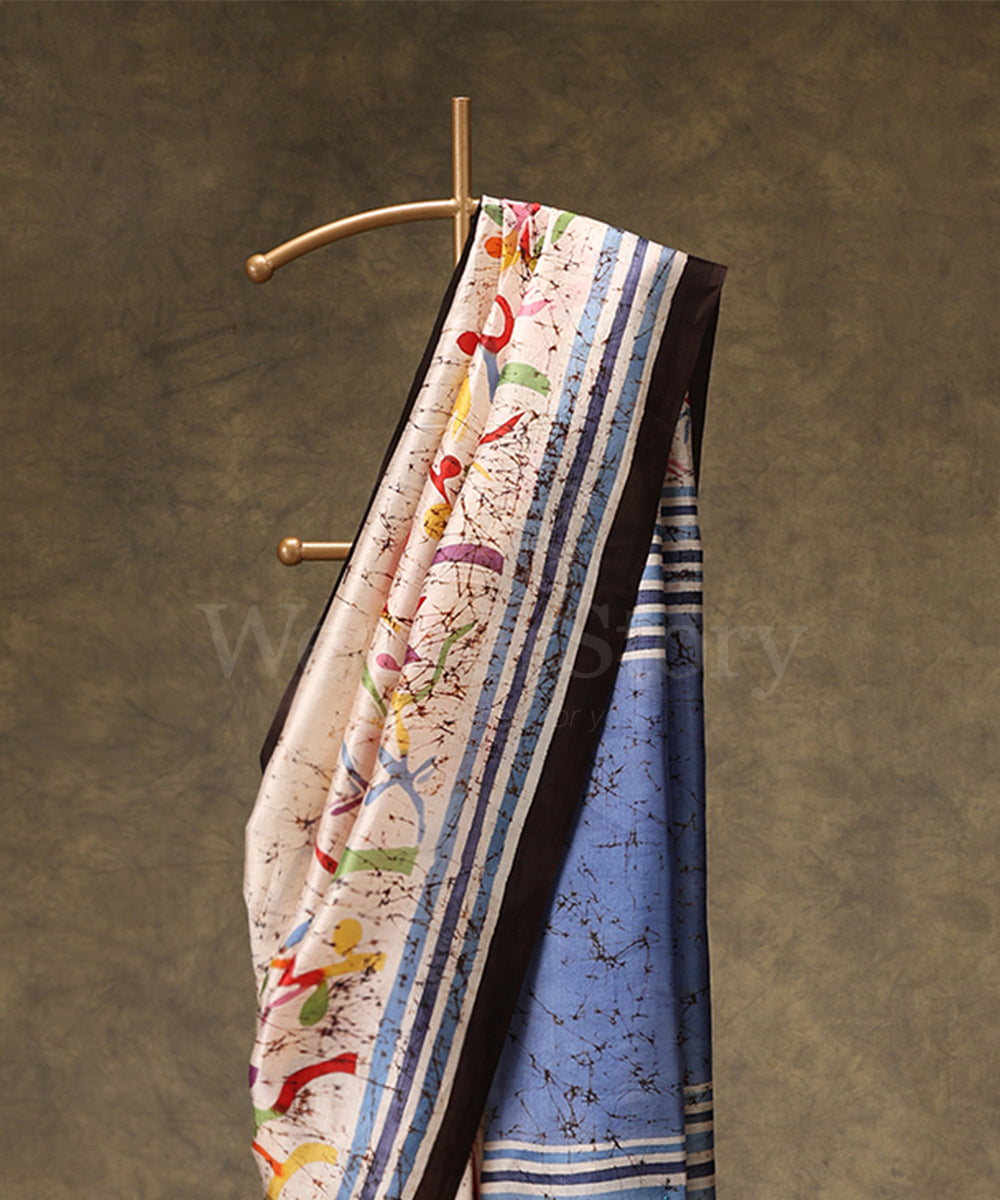 Offwhite_Handloom_Hand_Batik_Mulberry_Silk_Saree_With_Blue_Striped_Border_WeaverStory_02