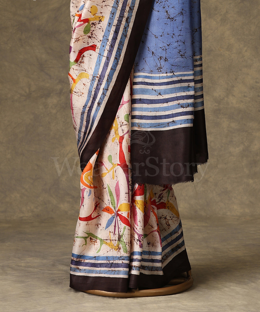 Offwhite_Handloom_Hand_Batik_Mulberry_Silk_Saree_With_Blue_Striped_Border_WeaverStory_03