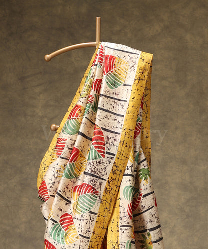 Handloom_Yellow_And_Offwhite_Hand_Batik_Mulberry_Silk_Saree_With_Leaf_Motifs_WeaverStory_02