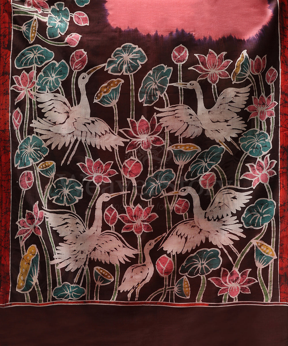 Handloom_Black_And_Peach_Hand_Batik_Mulberry_Silk_Saree_With_Swan_And_Lotus_Motif_On_Border_WeaverStory_05